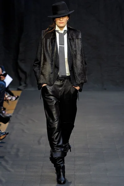 Look 4